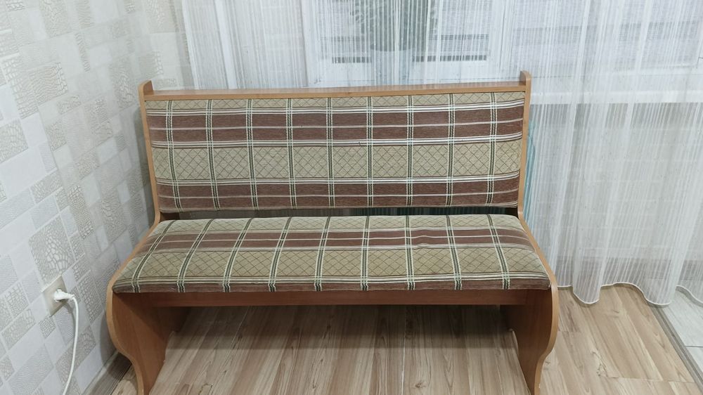 Кухонный стол и стул