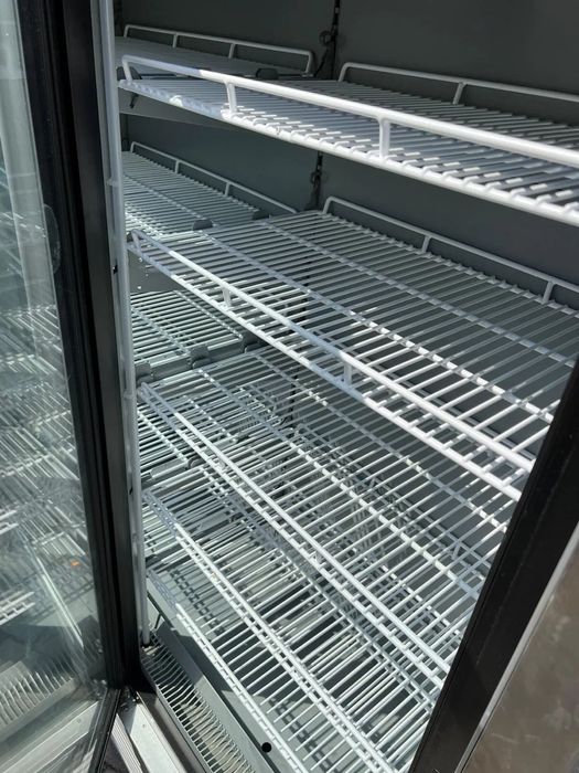 Vitrina frigorifica verticala pentru congelate