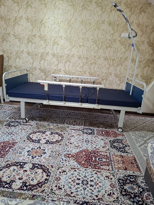 Медицинская кровать