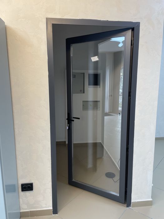 Готовые алюминиевые двери