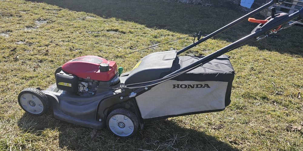 Mașina de tuns iarba / gazon Honda HRX 537