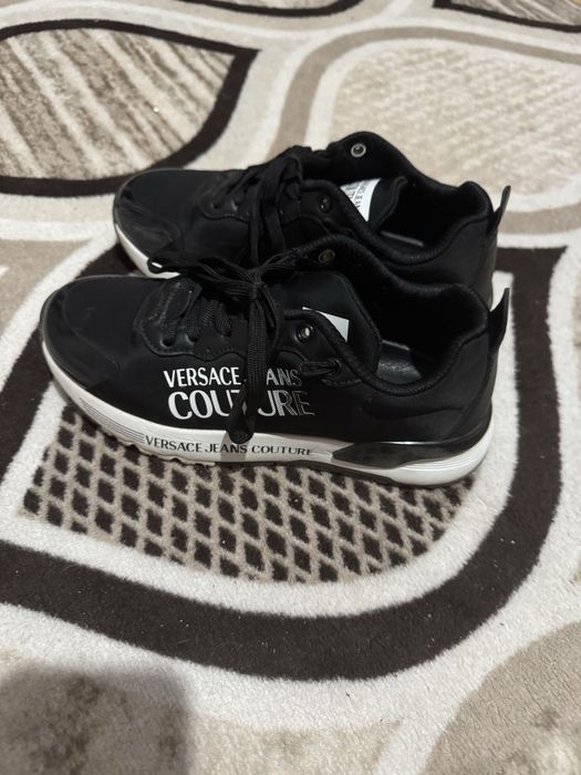 Черни маратонки с връзки