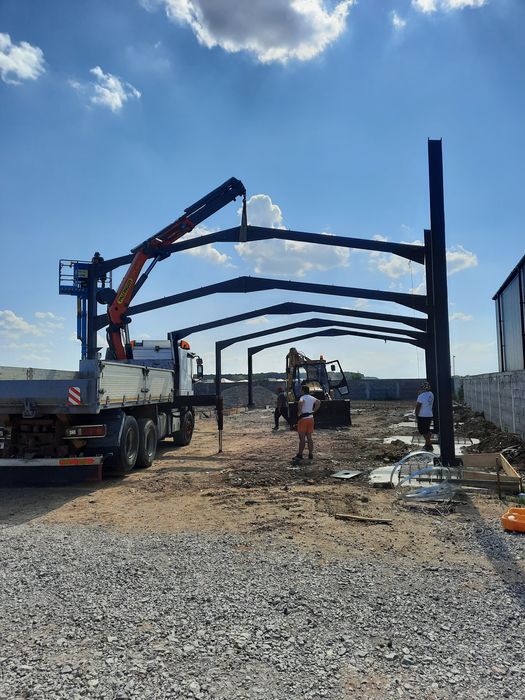 Vând hale metalice asiguram si montaj