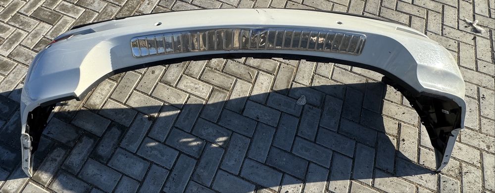 Задна броня за МЛ 320, W164, следи от  лек удар.