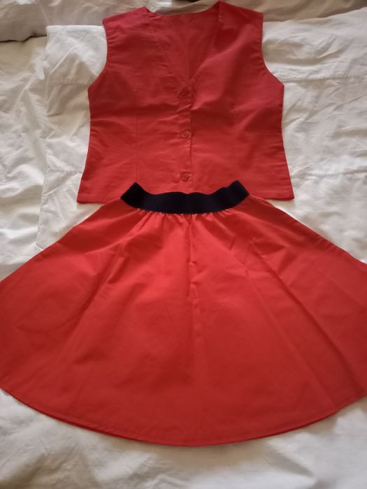 Костюм для девочки лет 6 , можно для танцев.