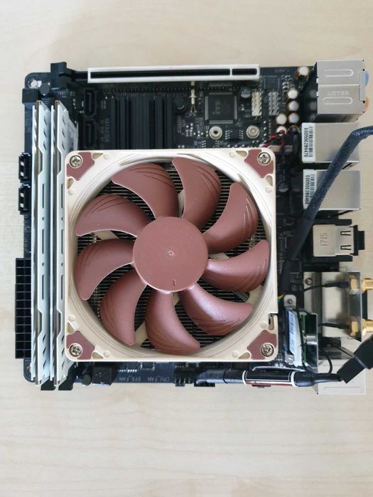 Дънна платка Gigabyte H270N-WIFI Mini ITX + Intel Core I7-7700 16GB RAM + Noctua NH-L9i Cooler