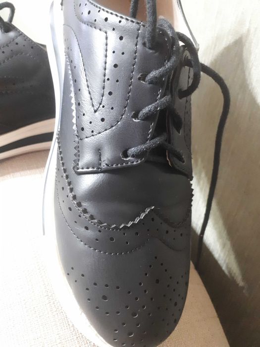 Кроссовки для девочки 36 размер. кожа