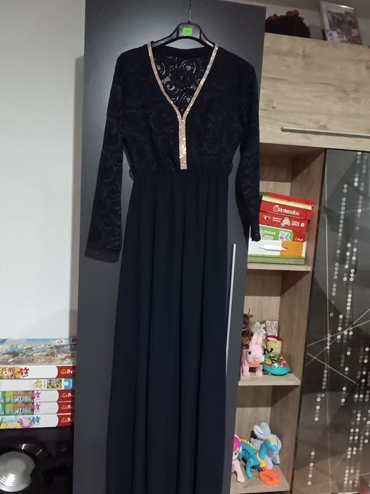 Rochita eleganta ca noua.