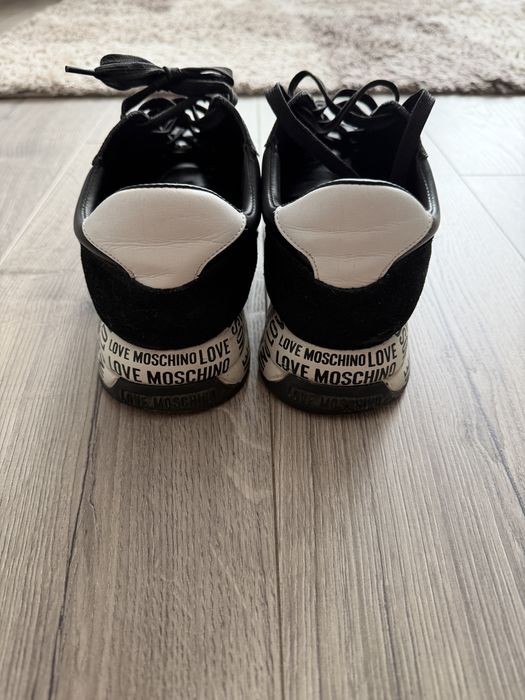 Сникърси Love Moschino