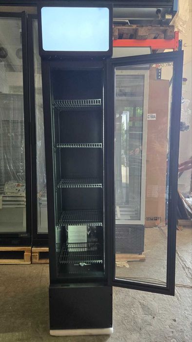 Вертикална Хладилна витрина за безалкохолни   "Slim"