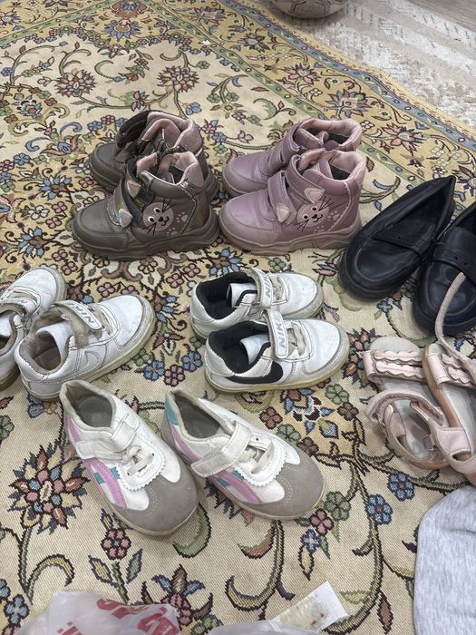 Отдам даром детские обувь 00000