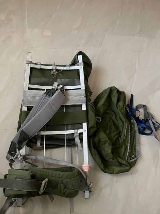 Rucsac cu cadru de aluminiu