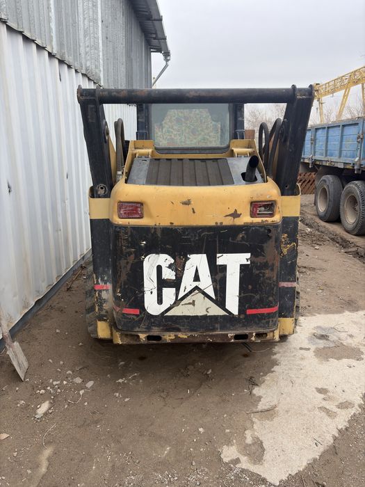 Продам мини погрузчик cat242b