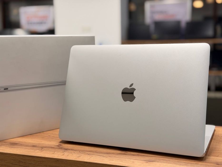 MacBook Air M1 (2020) | 14” | RAM 8 GB | SSD 256 GB