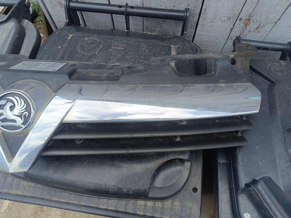 Grila bara fata Opel Astra h an 2007