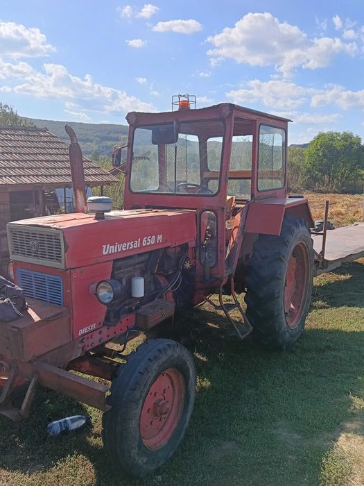 Vând tractor cu toate după el.