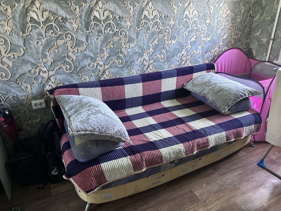 Диван срочно продам