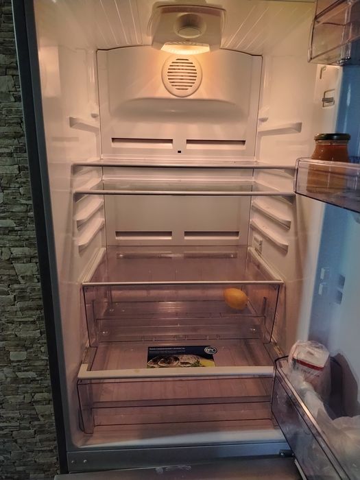 Продам холодильник, нужно заправить фреон