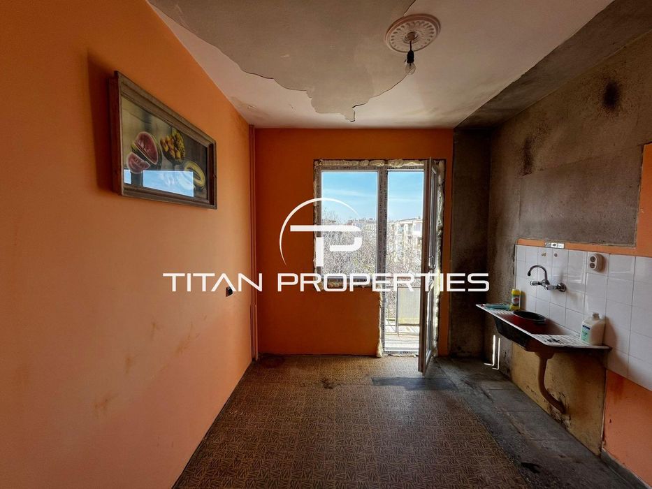 Четиристаен апартамент за продажба в кв. Кючук Париж