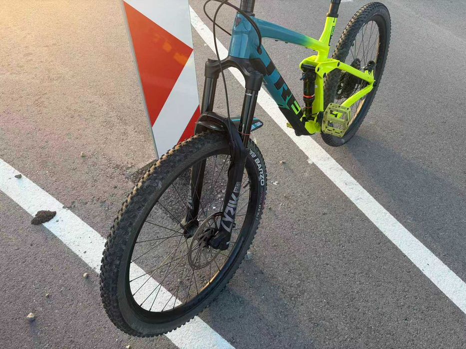 TREK REMEDY 8 yt M/L колело перфектно RockShox LYRIC**