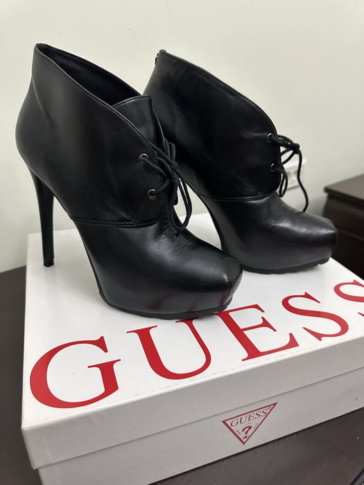 Botine Guess cu siret