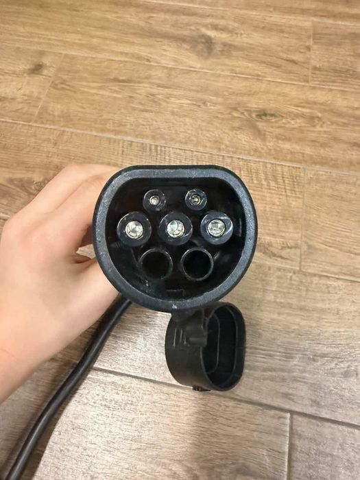 HYUNDAI    шуко 12А зарядно за електромобил