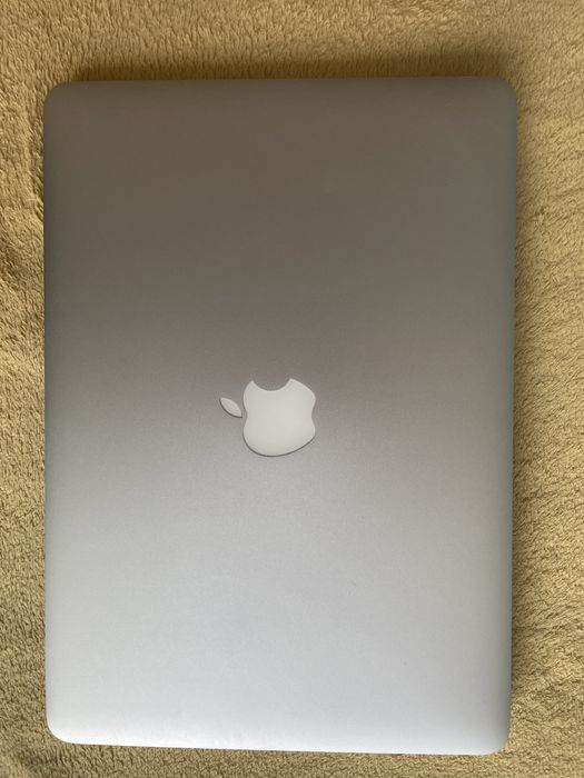 Macbook Air 13” 8GB RAM, Intel i5, 128GB