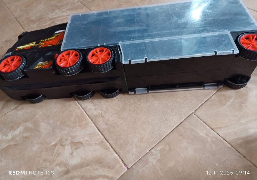 Camion pentru masinute