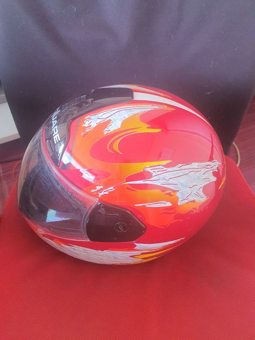 Продавам  мото каска