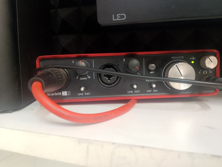 Комплект Focusrite 2i2 для студия звукозаписи