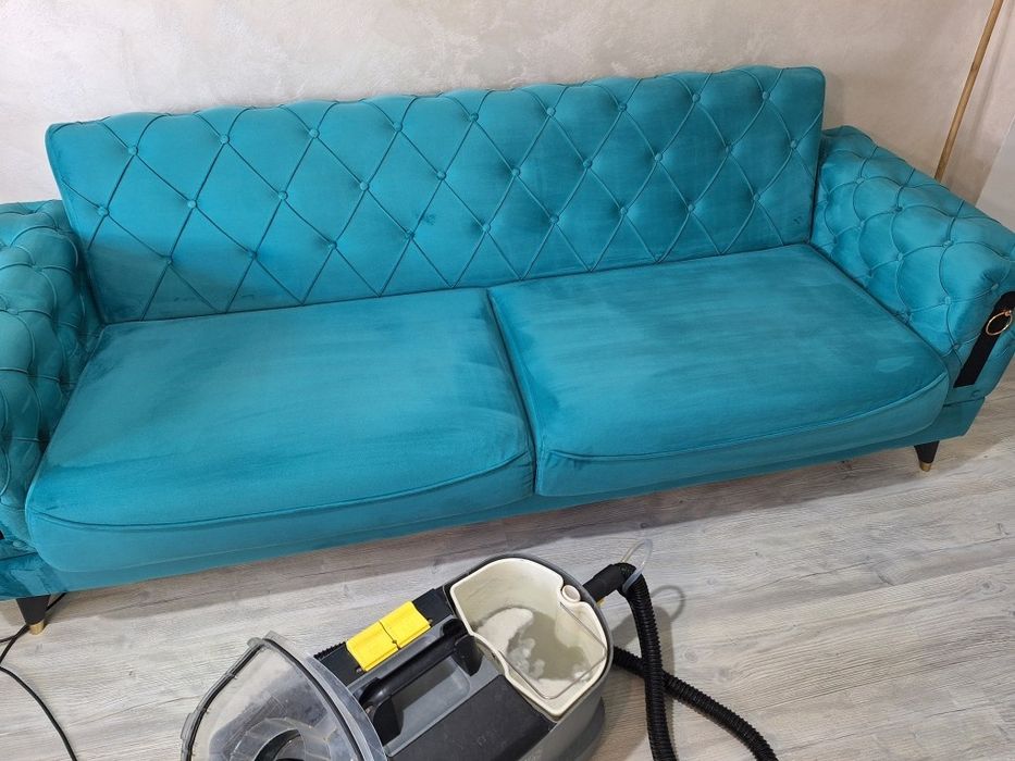 Servicii curățare canapele