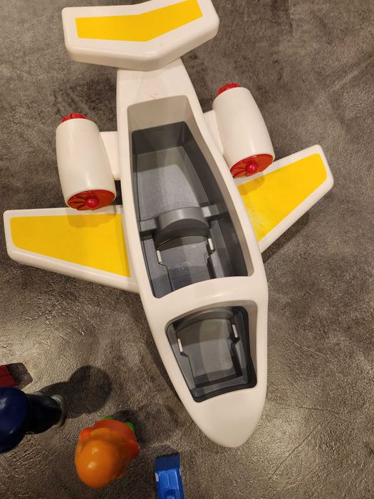 Игрушечный самолёт