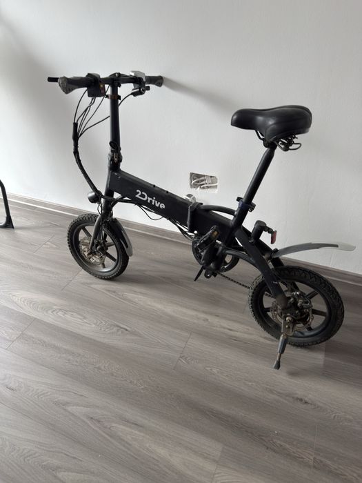 Bicicletă electrică pliabilă 2Drive, foarte practică pentru oraș și navetă.