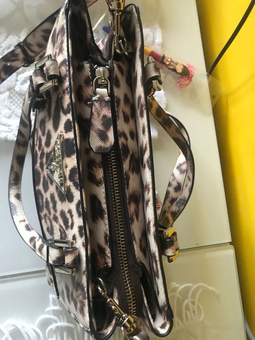 GUESS-оригинална дамска чанта!Топ цена 100лв!