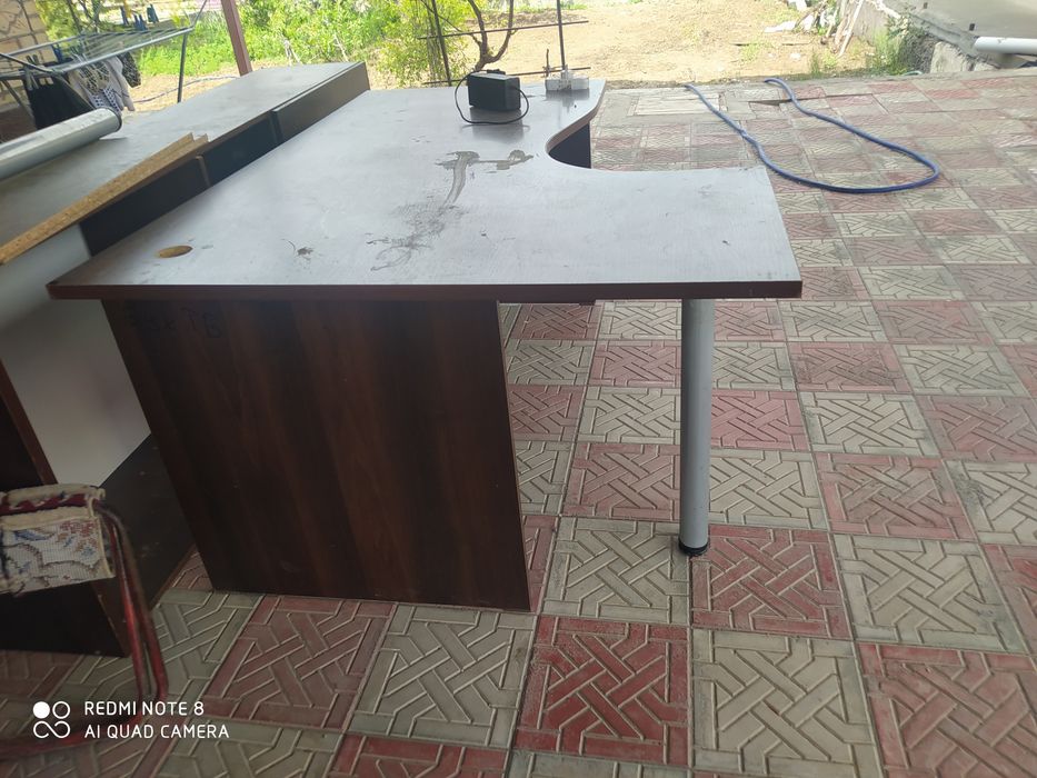 Стол для дома и офиса