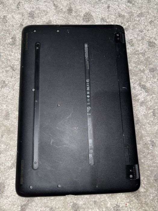 Vând laptop pentru piese (Este funcțional)