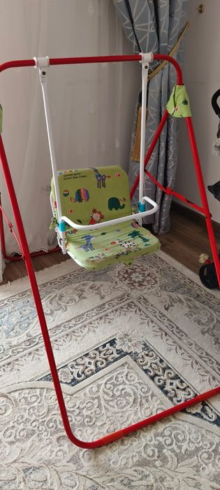 Продам качелю детскую