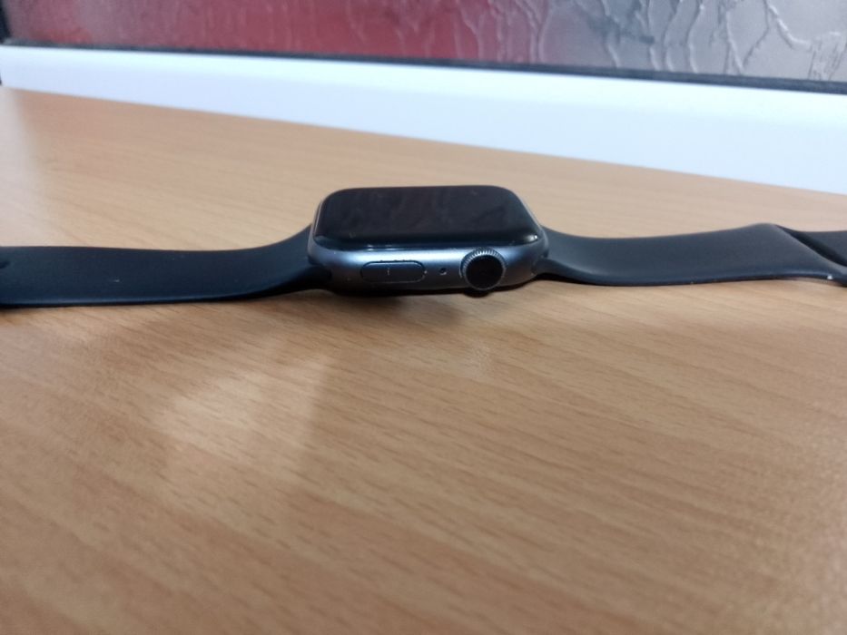 Apple Watch Series 4 и ако искате зарядно  +5 евро