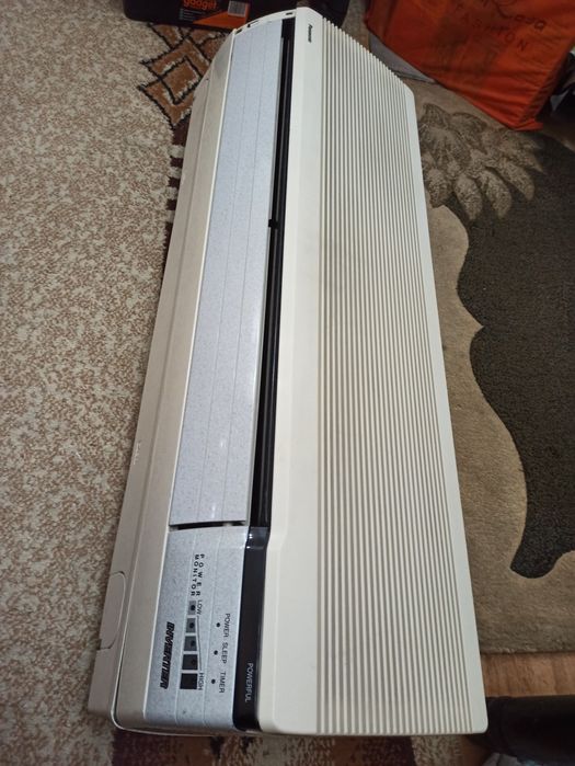 Продавам вътрешното тяло за климатик