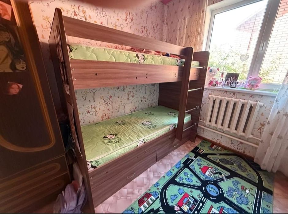Продам двухяростную кровать