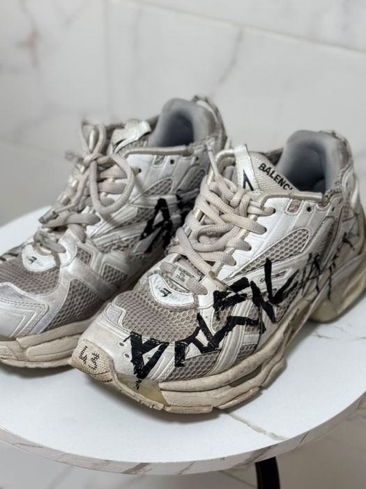 Кроссовки balenciaga runner graffiti white black