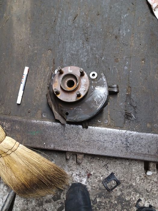 Пердняя ступица Нисан N15