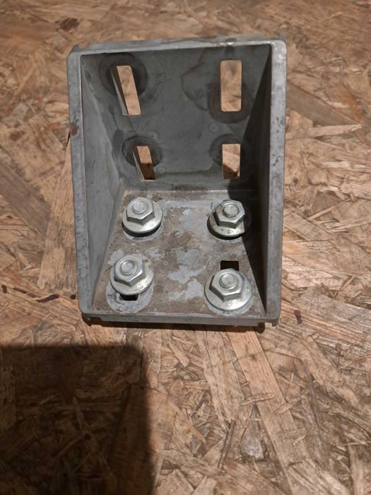 Colțar prindere profil metalic