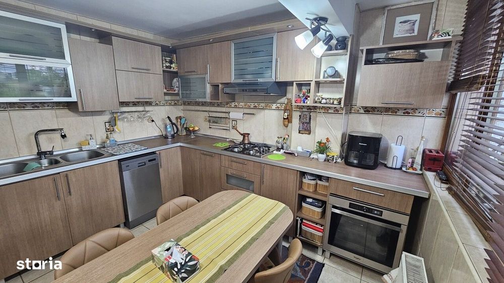Marasesti-Central-vila S+P+1+M- ter- 410 mp la 480000 euro