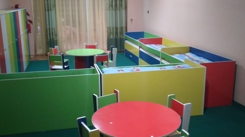 Bogchalar uchun komplekt shkaf stol stullar