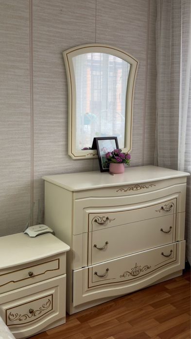 Продам спальный гарнитур