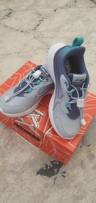 Детские кроссовки