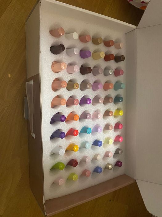 Vând 3 seturi de oje semipermanate venalisa