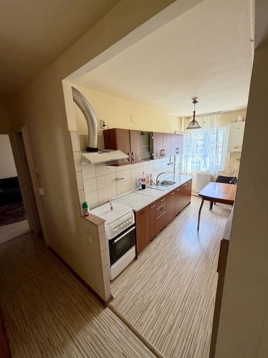 Închiriez apartament 2 camere, decomandat Dambu (zona Darina, scoala)