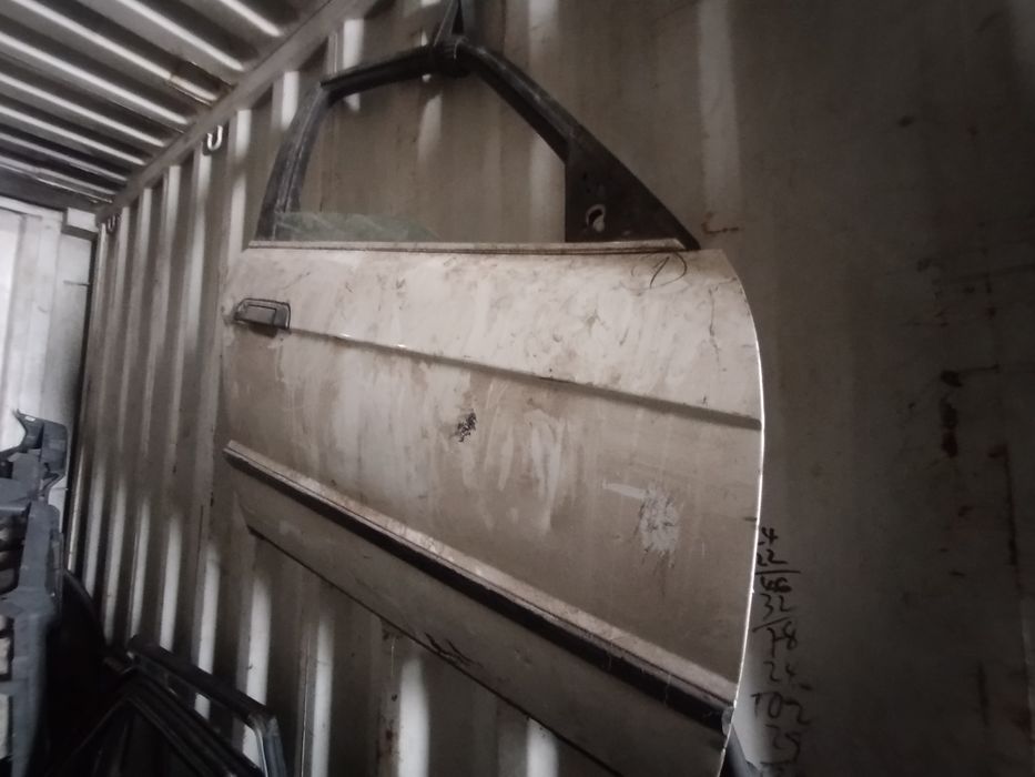 Двери Ауди БМВ Мерседес Фольксваген